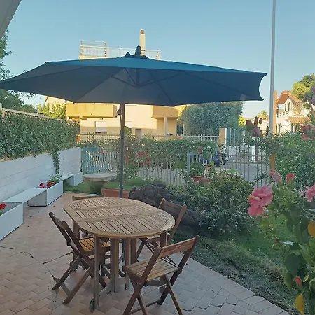 Casa Al Mare Con Giardino Privato